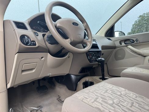 Used 2005 Ford Focus SE image 50