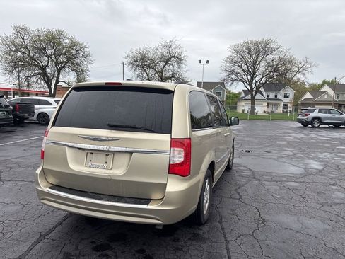 Used 2011 Chrysler Town & Country Touring FWD image 6