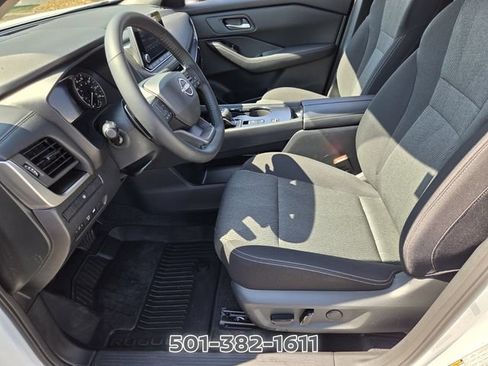 Certified 2026 Nissan Rogue SV FWD image 9