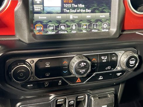 Used 2022 Jeep Gladiator Rubicon AWD/4WD image 27