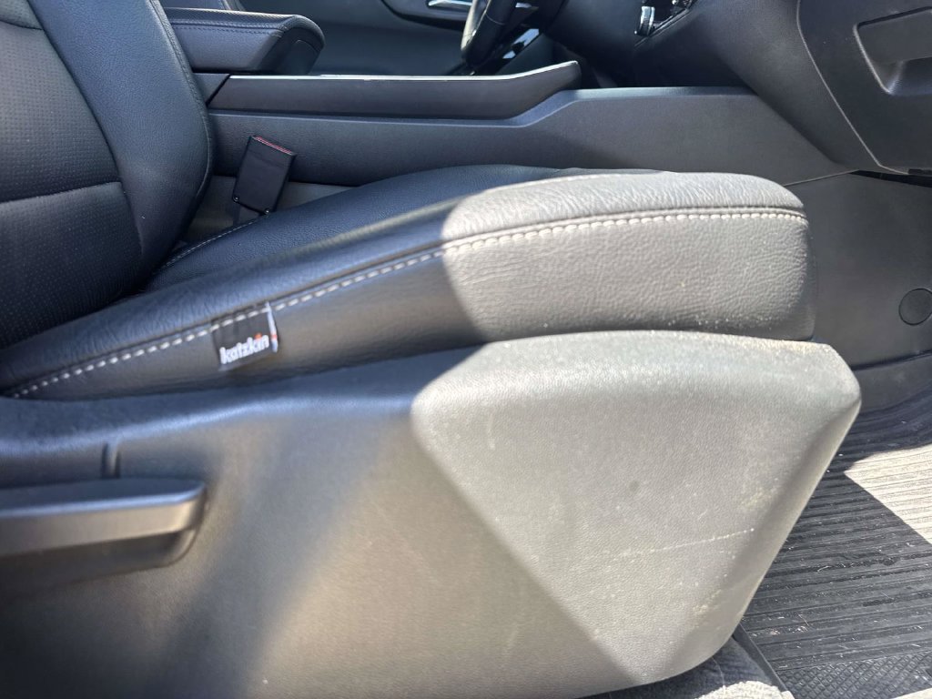 Used 2026 Chevrolet Equinox LT w/ Midnight Edition FWD image 12