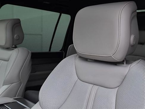 New 2025 Jeep Wagoneer Series II image 16