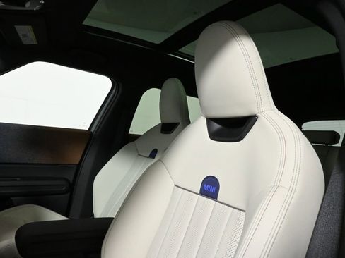 Used 2025 MINI Cooper Countryman S w/ Comfort Package Max image 16