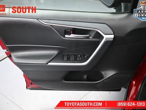 Used 2025 Toyota RAV4 XLE AWD/4WD image 22