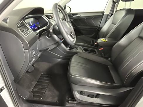 Used 2023 Volkswagen Tiguan SE FWD image 12