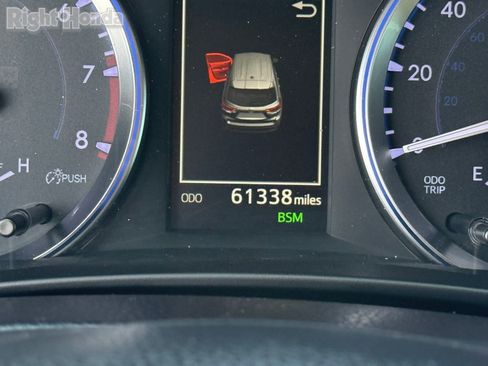 Used 2019 Toyota Highlander XLE FWD image 20