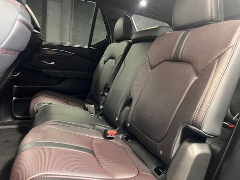 Used 2025 Honda Pilot Black Edition image 15