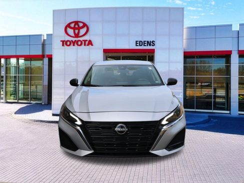 Used 2024 Nissan Altima 2.5 SV FWD image 11