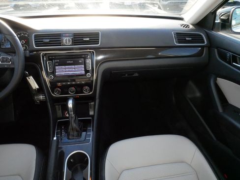 Used 2015 Volkswagen Passat 1.8T Sport image 11