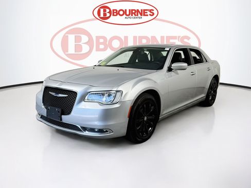 Used 2019 Chrysler 300 Touring L w/ Quick Order Package 22F AWD/4WD image 7