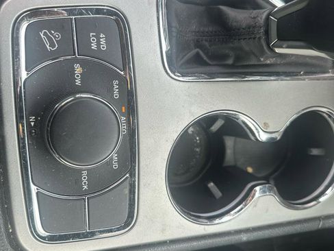 Used 2018 Jeep Grand Cherokee Limited w/ Luxury Group II image 11