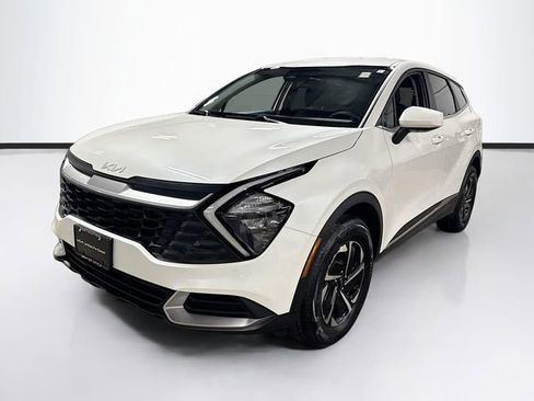 Used 2023 Kia Sportage LX AWD/4WD image 3