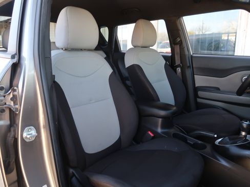 Used 2016 Kia Soul image 13