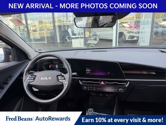 Used 2023 Kia Niro EX w/ EX Cold Weather Package FWD image 11