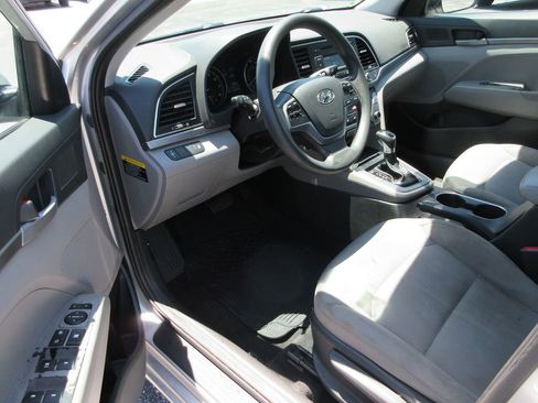 Used 2017 Hyundai Elantra SE FWD image 12