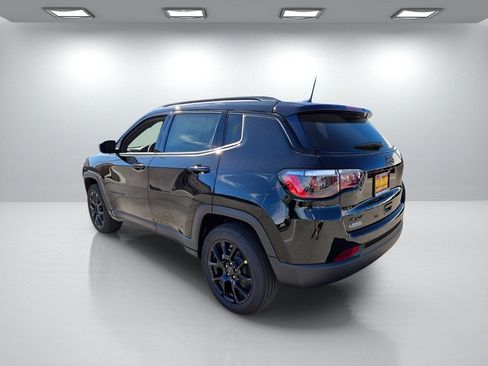 New 2026 Jeep Compass Latitude image 3