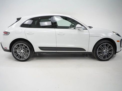 Certified 2025 Porsche Macan image 9