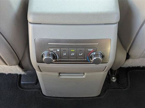 Used 2012 Toyota Highlander SE w/ Tow Pkg AWD/4WD image 16