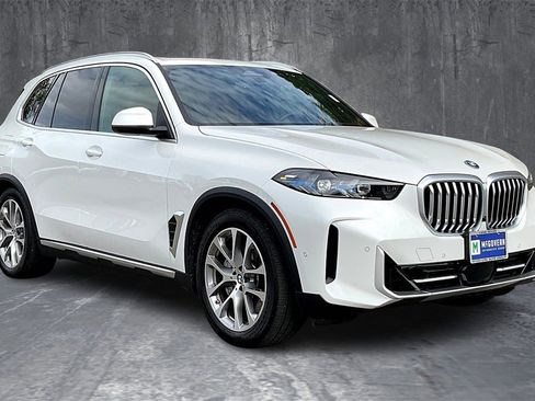 Used 2026 BMW X5 xDrive50e w/ Climate Comfort Package image 3
