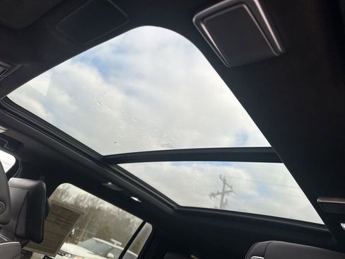 Used 2024 Cadillac Escalade ESV Premium Luxury Platinum image 12