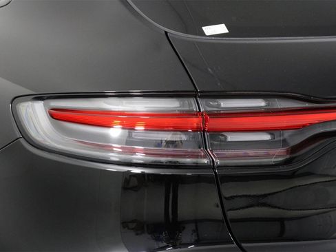 Used 2025 Porsche Macan image 21