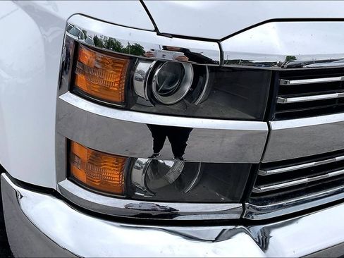 Used 2018 Chevrolet Silverado 3500 W/T AWD/4WD image 38