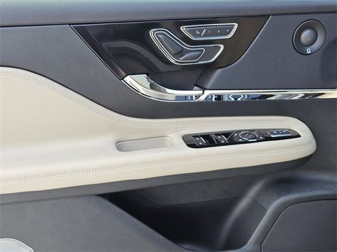 New 2025 Lincoln Corsair Reserve w/ Equipment Group 202A image 22