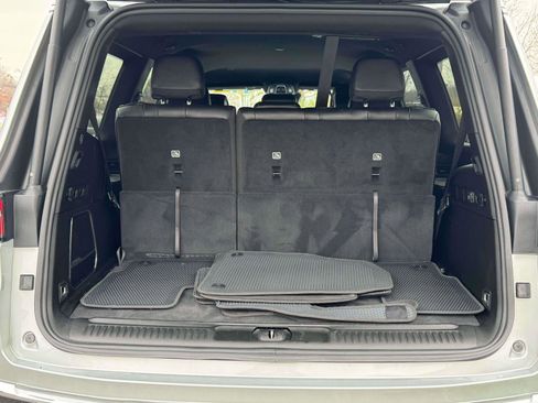 Used 2024 Jeep Wagoneer Series II w/ Flexible Seating Group image 8