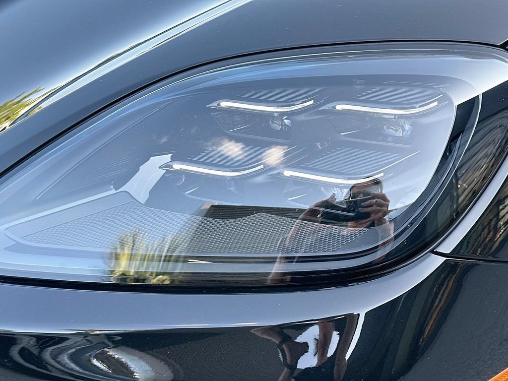 Certified 2026 Porsche Cayenne E-Hybrid AWD/4WD image 24