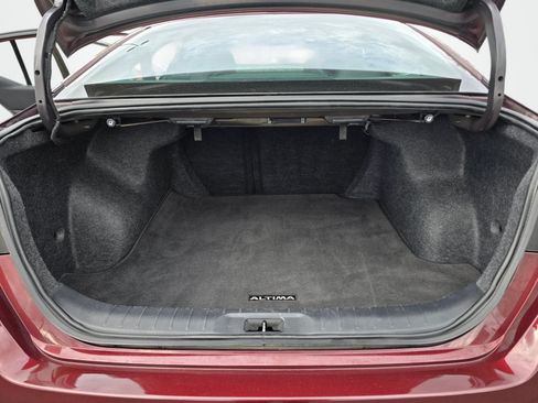 Used 2025 Nissan Altima 2.5 SV FWD image 11