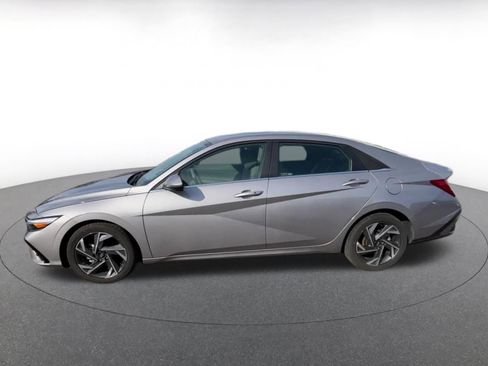 Used 2025 Hyundai Elantra SEL image 9