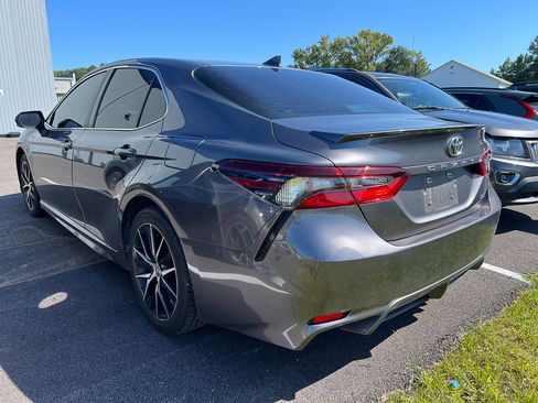 Used 2023 Toyota Camry SE FWD image 2
