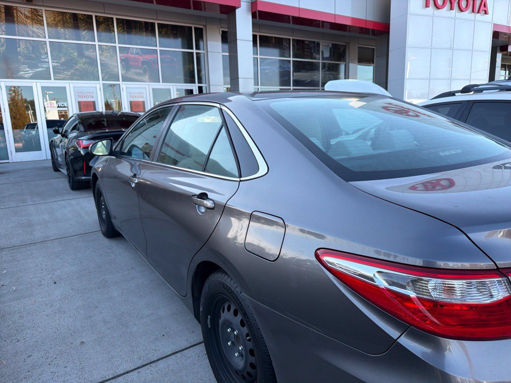 Used 2016 Toyota Camry LE FWD image 7