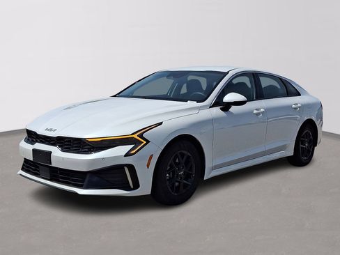 Used 2025 Kia K5 LXS FWD image 3