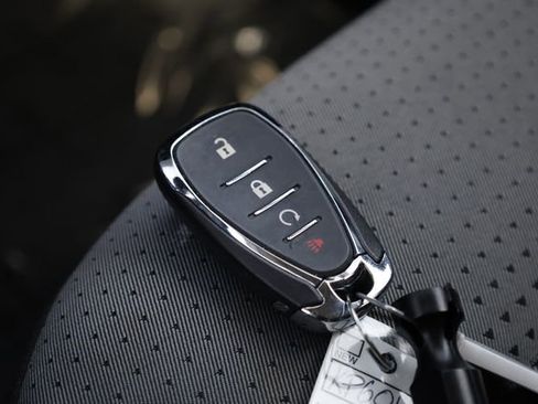 Used 2025 Chevrolet Trax LT image 25