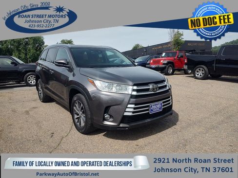 Used 2019 Toyota Highlander XLE AWD/4WD image 1