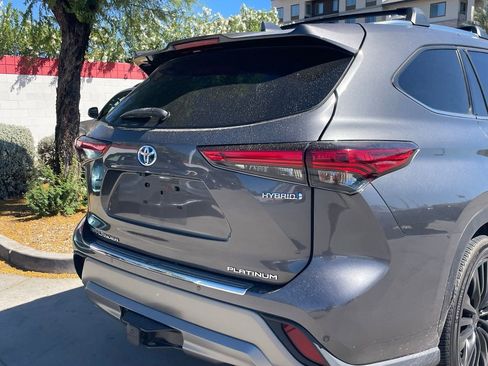 Used 2021 Toyota Highlander Platinum image 4