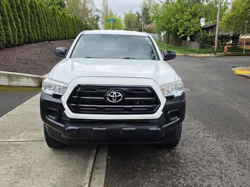 Used 2016 Toyota Tacoma SR image 2