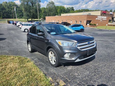 Used 2018 Ford Escape SE w/ SE Sync 3 Package FWD image 3