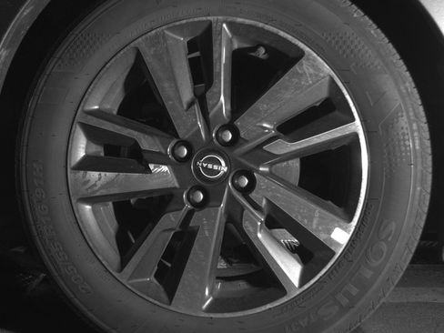 Used 2025 Nissan Versa SV image 12