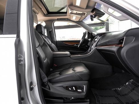 Used 2019 Cadillac Escalade ESV Luxury image 37