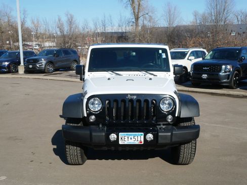 Used 2018 Jeep Wrangler Unlimited Sport image 2