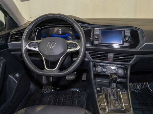 Used 2024 Volkswagen Jetta SE image 6