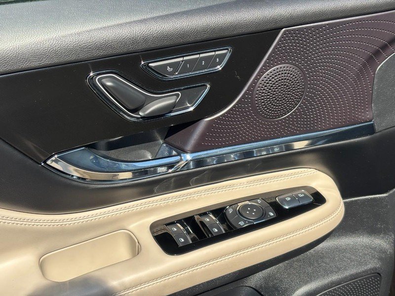 Certified 2025 Lincoln Corsair Grand Touring AWD/4WD image 16