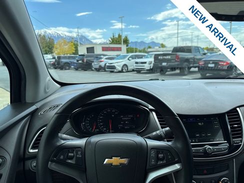Used 2019 Chevrolet Trax LT w/ LT Convenience Package FWD image 19