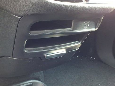 New 2026 Chrysler Pacifica Select image 11