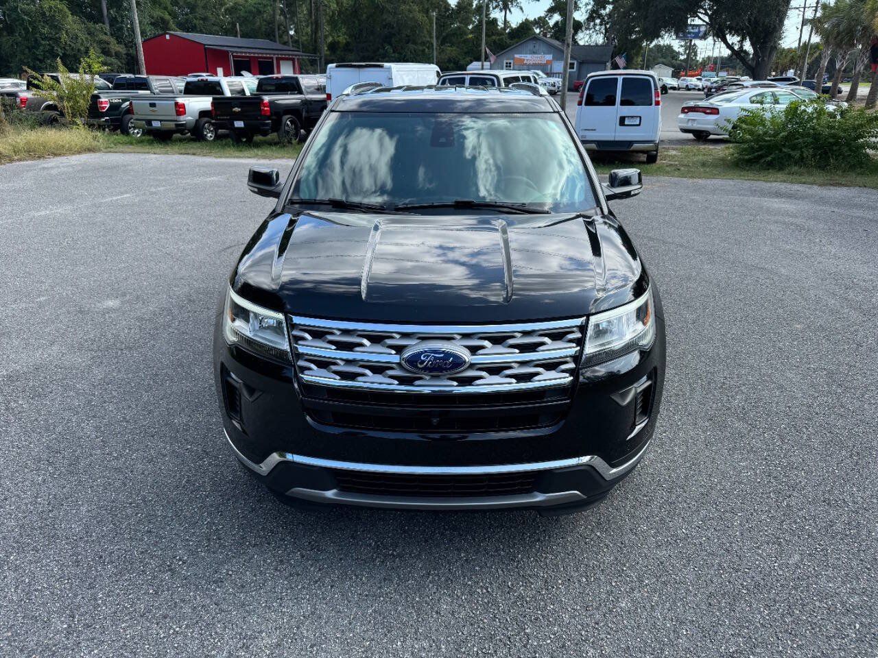 Used 2018 Ford Explorer Limited w/ Equipment Group 301A FWD image 2