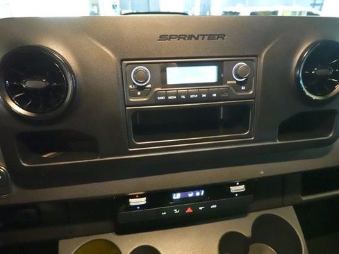Used 2025 Mercedes-Benz Sprinter 2500 image 9
