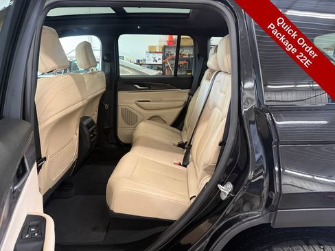 Used 2023 Jeep Grand Cherokee Limited w/ Black Appearance Package AWD/4WD image 34