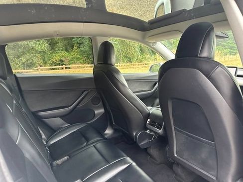 Used 2022 Tesla Model Y Long Range AWD/4WD image 21